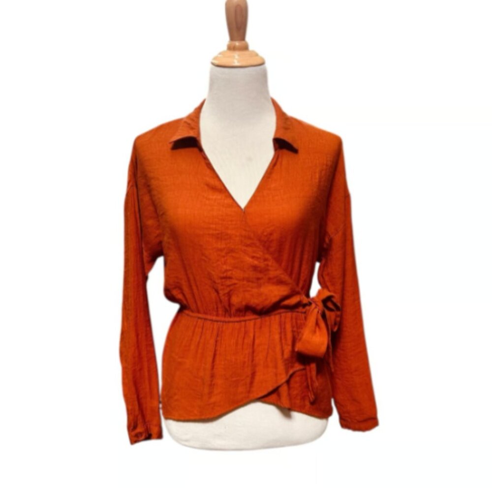 E & M women’s boutique wrap blouse S orange